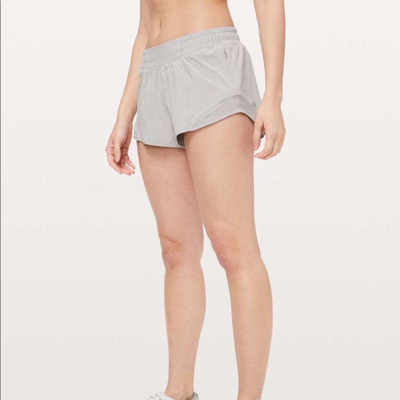 Lululemon Hotty Hot Short II 2.5” - Picture 1 of 4